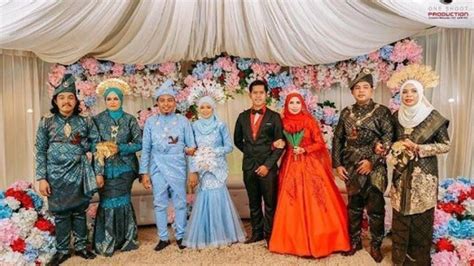Kisah Pernikahan Wanita Ini Dihadiri Tiga Sepupunya Ikut Pakai Baju Pengantin Hot Liputan6
