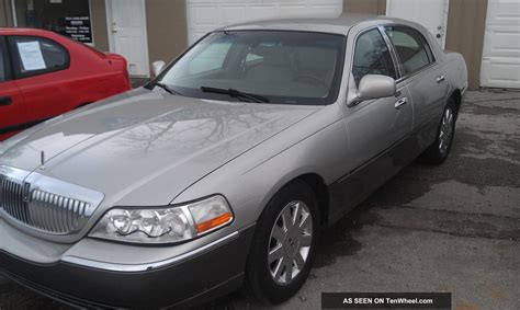 2004 Lincoln Town Car Ultimate Sedan 4 Door 4 6l