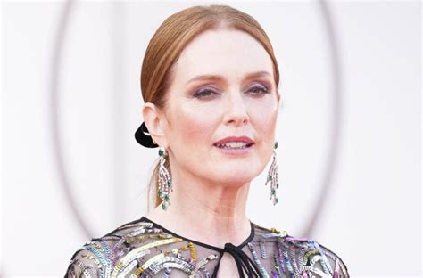 Bare Cleavage And Naked Legs Julianne Moore Made A Splash On The Red Carpet In Venice