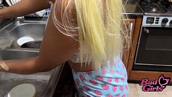 Le Cul De Bulle Latina Rond Et Blond Rebondit Sur La Bite Du Bato Pervers Mec Dans La Cuisine