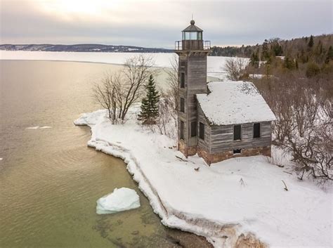 Fantastic Frozen Lighthouses In Michigan Lighthouse Lake Michigan