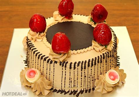 Những hình ảnh bánh sinh nhật trong vô cùng đáng yêu với những quả dâu Thư viện Ảnh đẹp hot