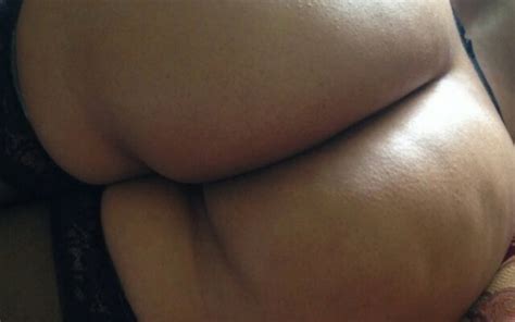 Naked Girl With Big Buttocks In The Toilet Photo Girls And Asses