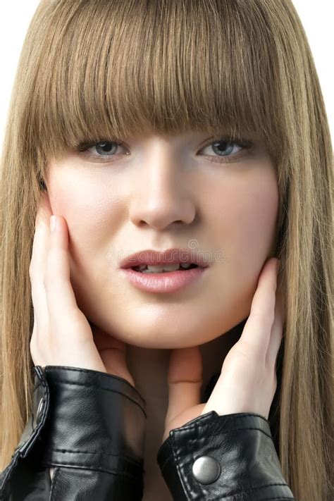 Femme Blonde Avec La Veste En Cuir Noire Photo Stock Image Du Fond Dame 38716764