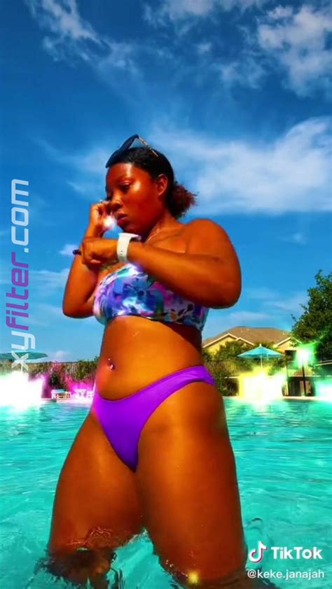 Sweetie Keara Wilson In Bikini At The Pool Sexyfilter