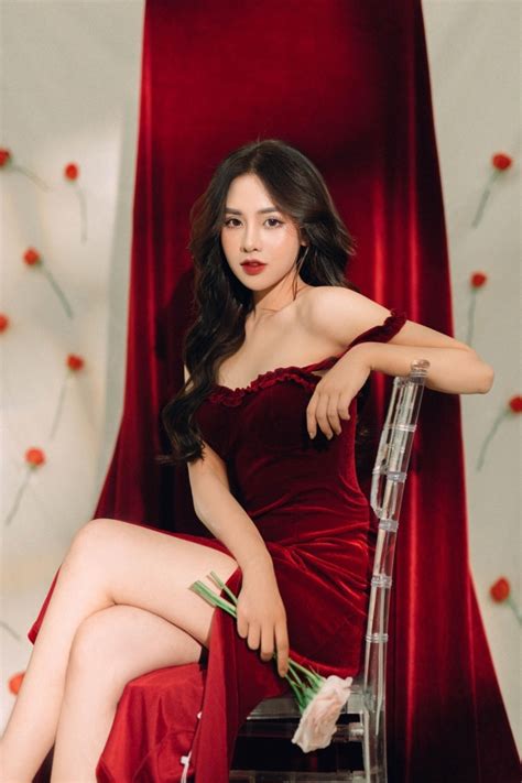 Nhan sắc hot girl World Cup được báo Hàn khen ngợi là nữ thần