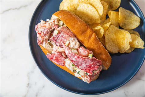 How To Cook Lobster Rolls - Recipes.net