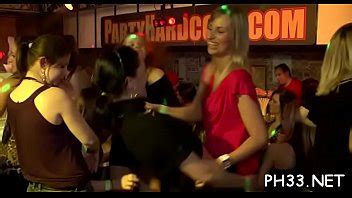 Mucho Sexo Grupal En La Pista De Baile Mamadas De Rubias Con Crema De Bolas En La Cara XVIDEOS