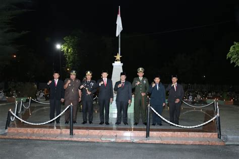 Penuh Hikmah Upacara Kehormatan Dan Renungan Suci Hut Ri Ke Di