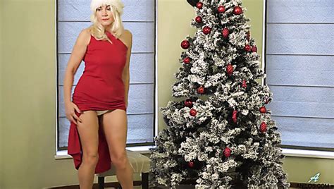 Mature Undressing XCafe