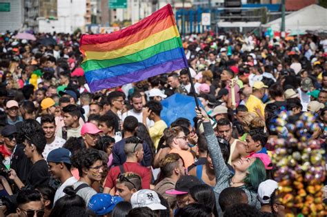 Intolerables vetos en el Orgullo Gay Opinión