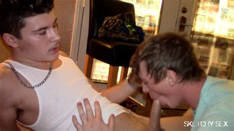 Str Dude Stops By Gay Sex Party Just Fuck Bottom S Face GayDemon