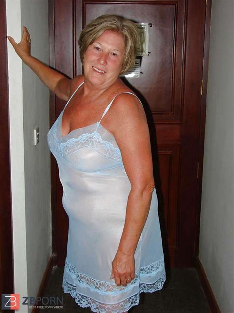 Granny In Nightie ZB Porn