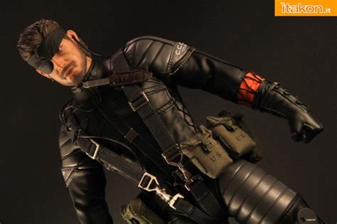 Hot Toys Recensione Di Naked Snake Sneaking Suit Ver Da Metal Gear Solid 3 Itakon It