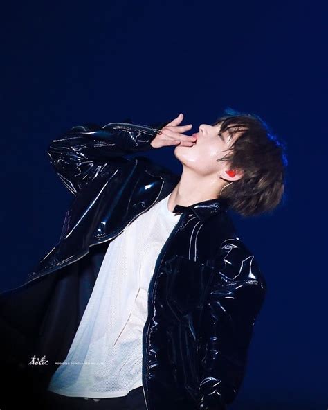 9 Potret Seksi V BTS Atau Kim Taehyung Yang Hot Menggoda