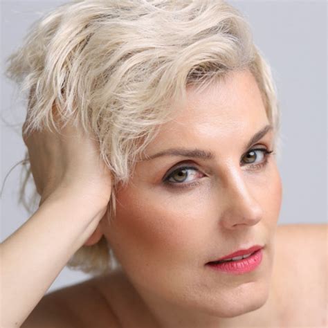 Blonde Nue Dans Son Appartement 48 J Aime Escortequebecx