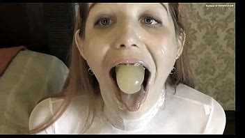 Camgirl Rischia Di Morire Dopo Essersi Infilata Un Enorme Dildo In Gola Xvideos