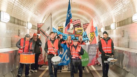 Streik IG Metall macht im Tarifstreit Weg für Verhandlungen frei