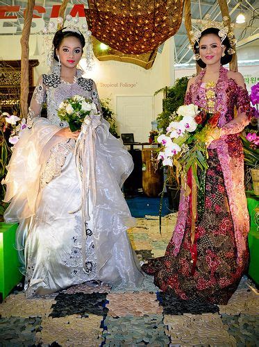 Duet Wedding Dresses With Flowers Indonesian Wedding Wedding Abaya