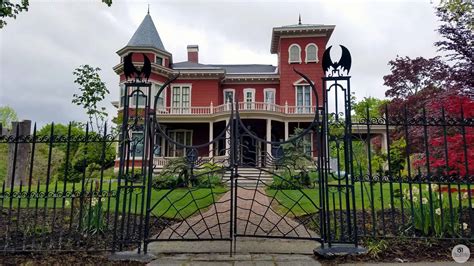 Where Does Stephen King Live Inside His Haunting Home Archute
