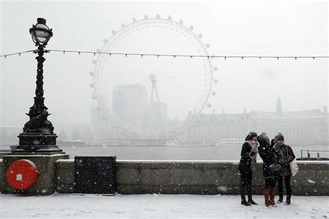 London Weather Forecast Bookies Claim Outside Chance Of Snow To Hit Uk