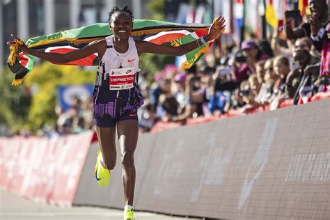 Ruth Chepngetich Smashes Women S Marathon World Record In Chicago Marca