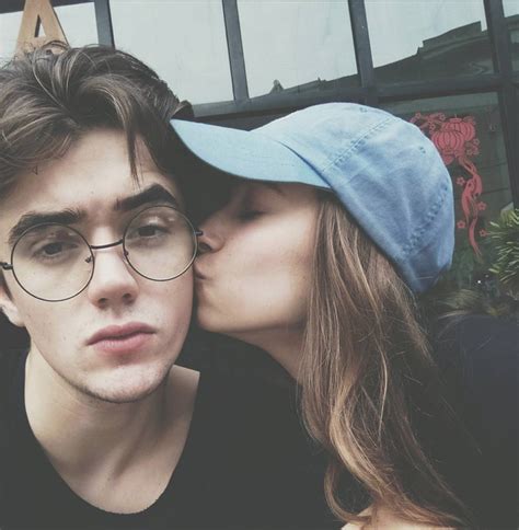 Hot boy cao 1m88 của Canada chứng minh Lúc buồn chán chỉ cần ngắm trai đẹp tâm trạng sẽ tốt lên