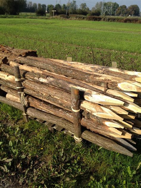 Img Piquets Ronds Cloture Les Piquets De La Ferme