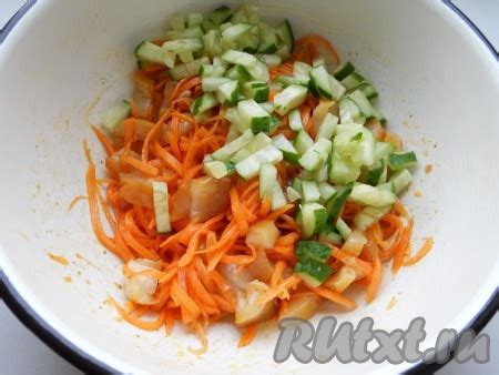 Салат с копченым кальмаром: 6 фото в рецепте