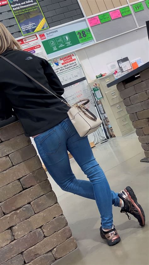 Tighten Hot Blonde Milf Spots Shows Off Tight Jeans Forum