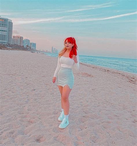 Hot Sexy InquisitorMaster Bikini Pics