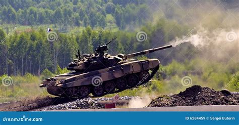 Shooting Tank T-90 Royalty Free Stock Images - Image: 6284459