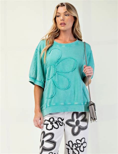 Easel raised flower sweatshirt tops – Bella Vita Unique Boutique