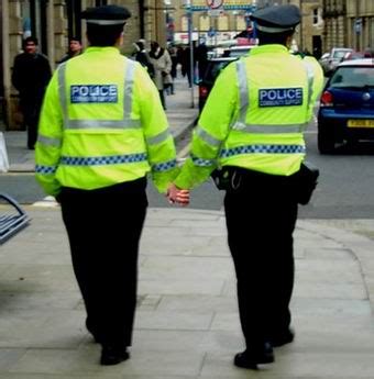 La Policía me sacó por ser gay oficial William Viasus OrgulloLGBT co