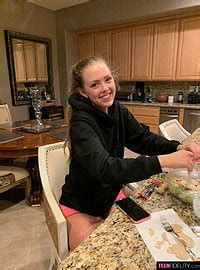 Smiley Babe Ashley Red Posing In Front Of The Camera MILF Fox