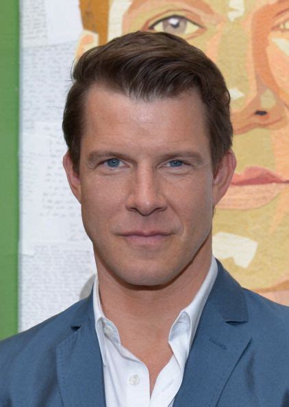 .Eric Mabius.