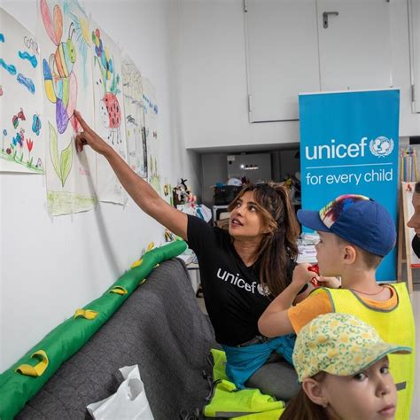 UNICEF Guatemala on Twitter Priyanka Chopra Jonas visitó Polonia como