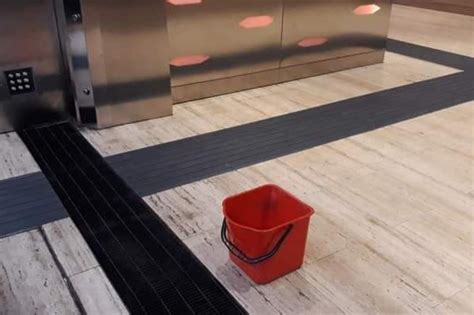 Napoli Piove Nella Nuova Stazione Duomo Della Metro Linea 1 Un
