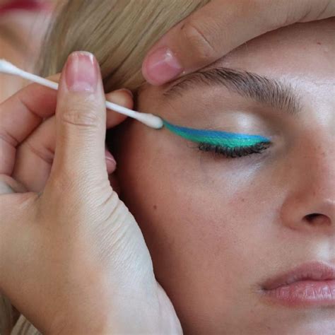 Delineado doble Cómo hacer este maquillaje de ojos para levantar los