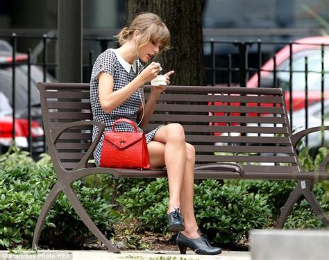 Taylor Swift Savors Some Alone Time On Park Stroll In New York Daily