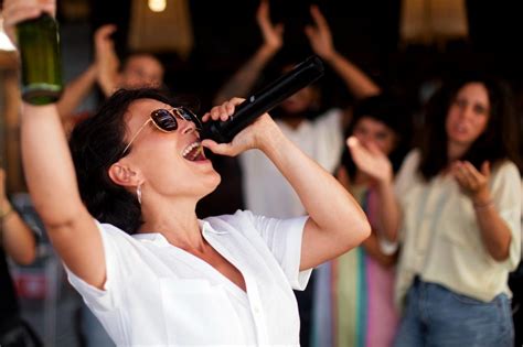 Draw A Nude The Foxy Hen