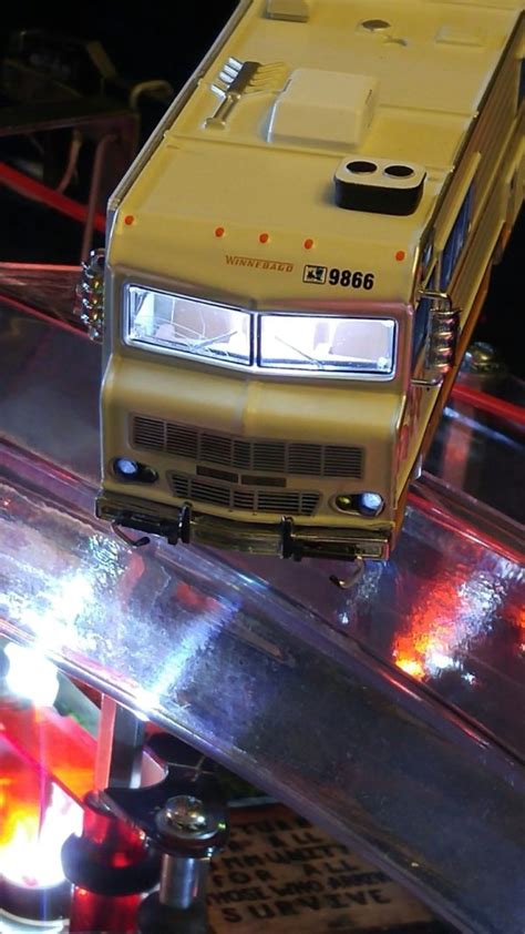 THE WALKING DEAD GLOWING DALE HORVATH'S RV MOD - Lighted Pinball Mods