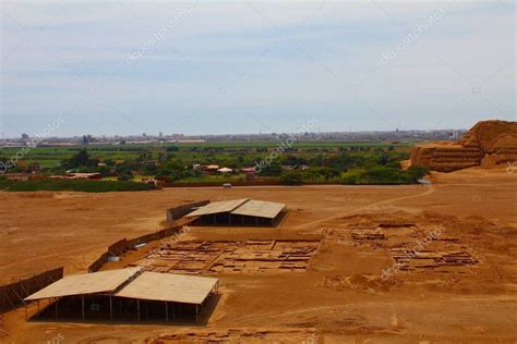 Excavaci N Arqueol Gica En Huaca De La Luna Y Del Sol En El Valle De