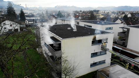 Küche geriet in Brand Bewohner mit Rauchgasvergiftung ins Spital