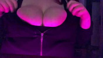Big titty goth BBW sacude las tetas para pagar los préstamos estudiantiles XVIDEOS
