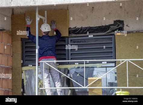 External Building Wall Thermal Insulation Builder Installing Rockwool