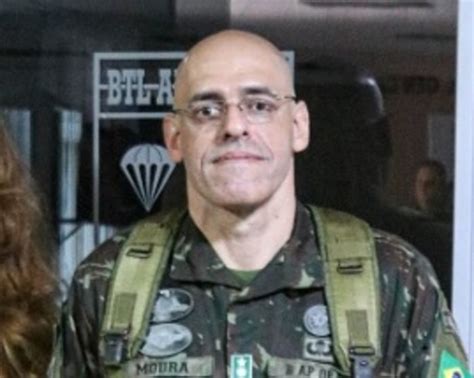 Comandante De Elite Morre Em Salto De Paraquedas Exército Investiga