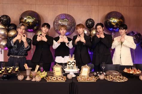 Infinite、約5年ぶりに完全体で集結！今後のグループ活動を予告「8月は空けておいて」 Kstyle