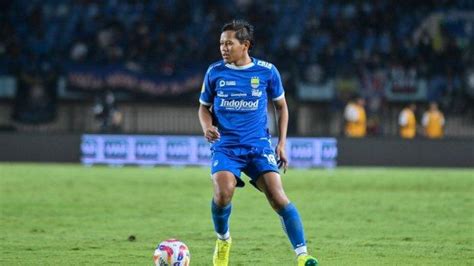 Kontrak Adam Alis Habis Bulan Ini Tetap Bertahan Di Persib Atau