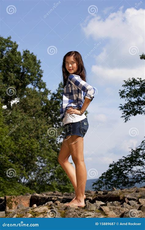 Adolescente Magnifique De Sourire De Brunette Image Stock Image Du Jeans Expression 15889687